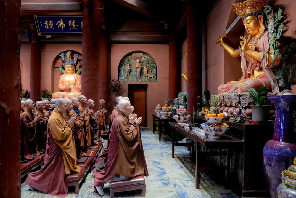 人生世间,转瞬即过,一气不来,不知又归何所
